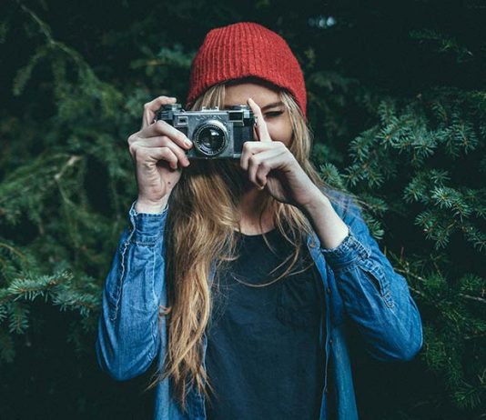 Celebrity make-up artist Gary Cockerill shows you beauty trick